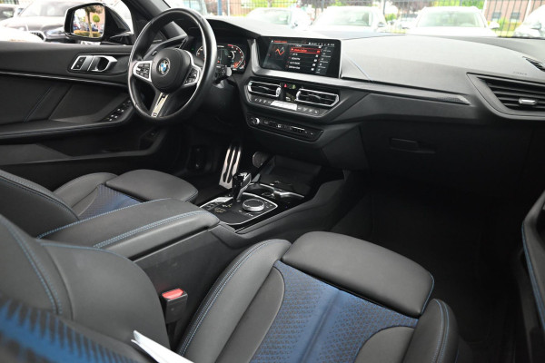 BMW 1-serie M135i xDrive High Executive 306 PK Dealer o.h. Adaptive Head Up Camera Keyless 18''