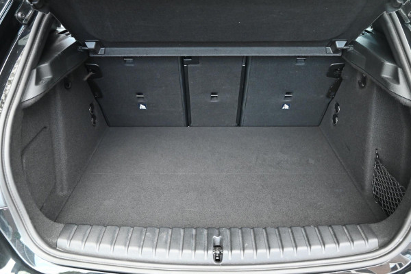 BMW 1-serie M135i xDrive High Executive 306 PK Dealer o.h. Adaptive Head Up Camera Keyless 18''