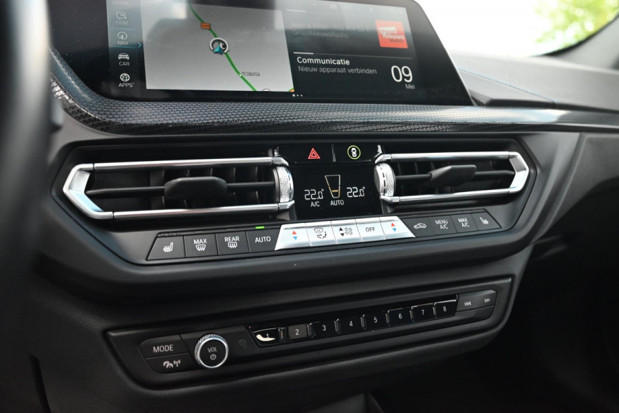 BMW 1-serie M135i xDrive High Executive 306 PK Dealer o.h. Adaptive Head Up Camera Keyless 18''