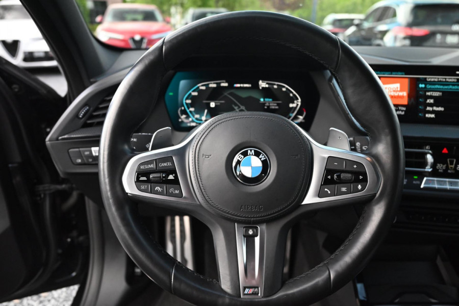 BMW 1-serie M135i xDrive High Executive 306 PK Dealer o.h. Adaptive Head Up Camera Keyless 18''