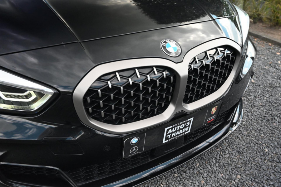 BMW 1-serie M135i xDrive High Executive 306 PK Dealer o.h. Adaptive Head Up Camera Keyless 18''