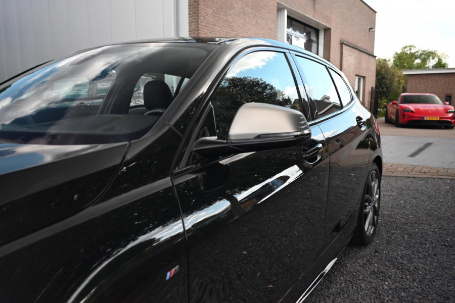 BMW 1-serie M135i xDrive High Executive 306 PK Dealer o.h. Adaptive Head Up Camera Keyless 18''