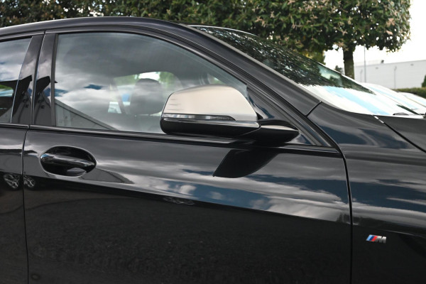 BMW 1-serie M135i xDrive High Executive 306 PK Dealer o.h. Adaptive Head Up Camera Keyless 18''
