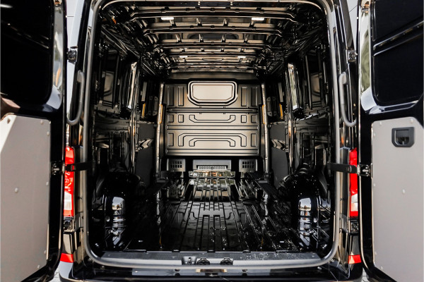 Volkswagen Crafter 35 2.0 TDI L3H2 Black Pack Luxe 19" ACC Dubbel Schuifdeur BPM Vrij Facelift LED