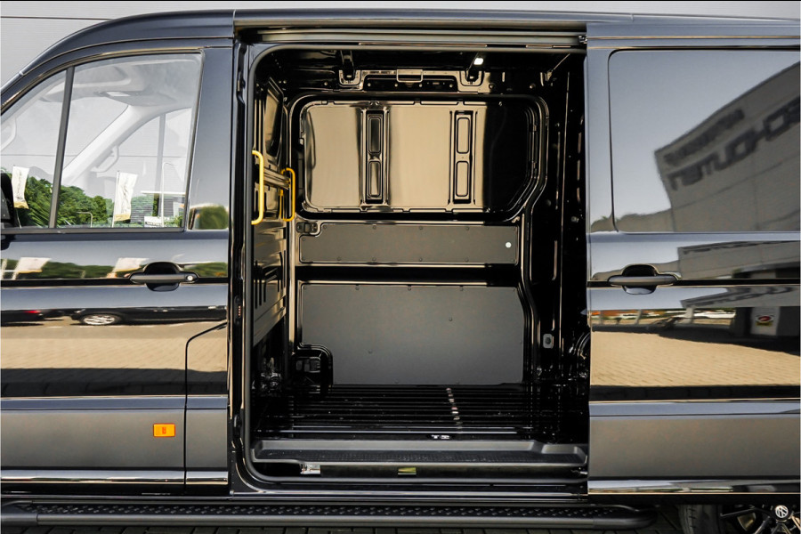 Volkswagen Crafter 35 2.0 TDI L3H2 Black Pack Luxe 19" ACC Dubbel Schuifdeur BPM Vrij Facelift LED