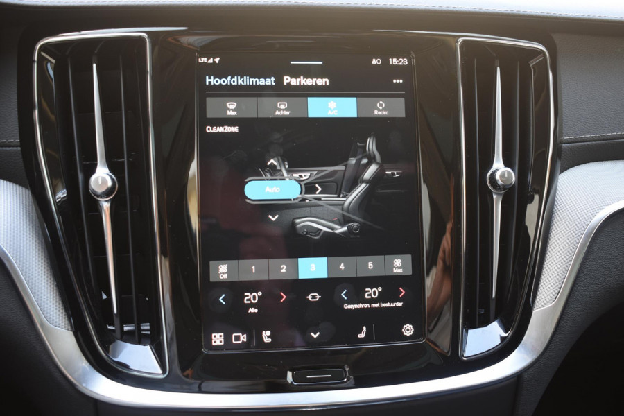 Volvo V60 T6 350PK Automaat AWD Ultra Dark / Adaptieve Cruisecontrol / Parkeersensoren / Stoelverwarming / Stuurverwarming / 360 Camera / Elektrische Stoelen /
