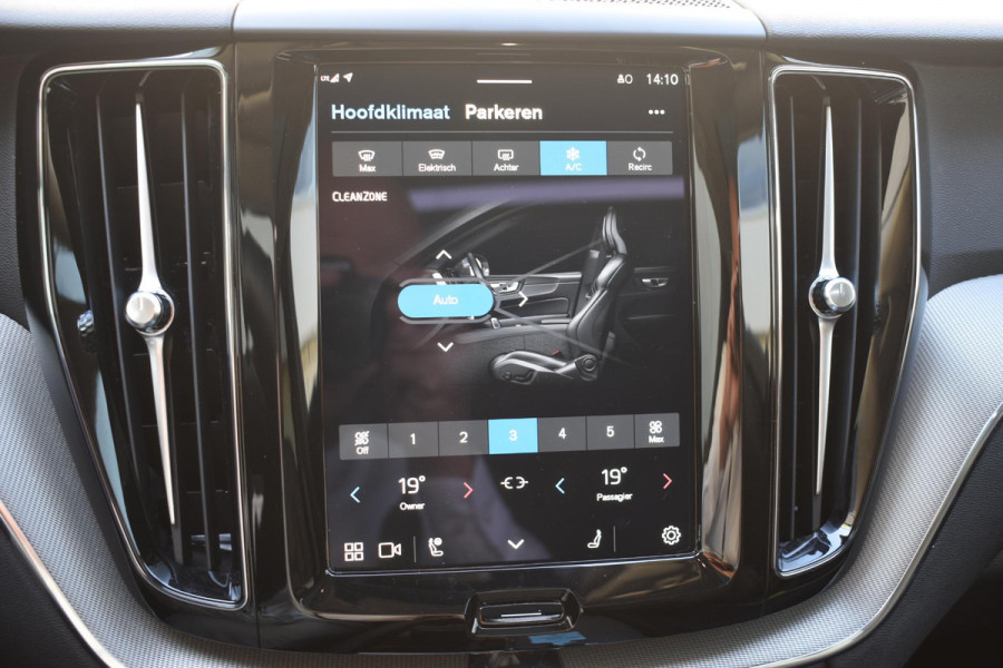 Volvo XC60 T6 350PK Automaat AWD Plus Dark / Adaptive Cruise control / Stoelverwarming v+a / Stuurverwarming / Elektr. achterklep  / Panoramadak / Harman Kardon /