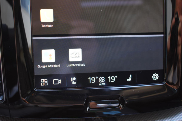 Volvo XC60 T6 350PK Automaat AWD Plus Dark / Adaptive Cruise control / Stoelverwarming v+a / Stuurverwarming / Elektr. achterklep  / Panoramadak / Harman Kardon /