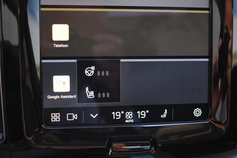 Volvo XC60 T6 350PK Automaat AWD Plus Dark / Adaptive Cruise control / Stoelverwarming v+a / Stuurverwarming / Elektr. achterklep  / Panoramadak / Harman Kardon /