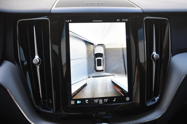 Volvo XC60 T6 350PK Automaat AWD Plus Dark / Adaptive Cruise control / Stoelverwarming v+a / Stuurverwarming / Elektr. achterklep  / Panoramadak / Harman Kardon /