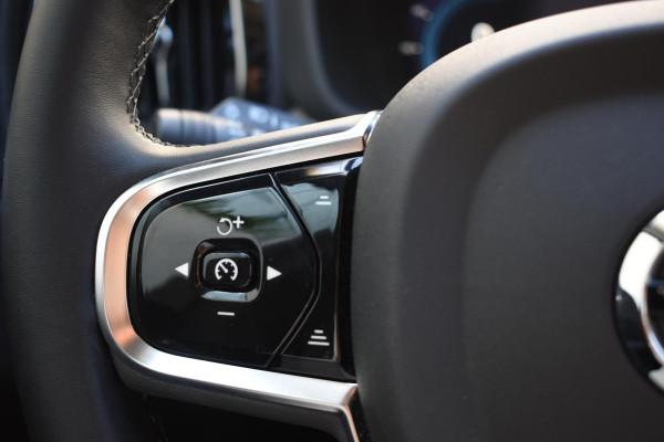 Volvo XC60 T6 350PK Automaat AWD Plus Dark / Adaptive Cruise control / Stoelverwarming v+a / Stuurverwarming / Elektr. achterklep  / Panoramadak / Harman Kardon /