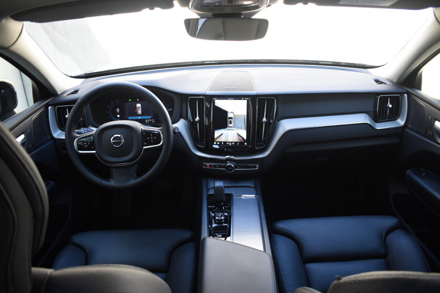 Volvo XC60 T6 350PK Automaat AWD Plus Dark / Adaptive Cruise control / Stoelverwarming v+a / Stuurverwarming / Elektr. achterklep  / Panoramadak / Harman Kardon /