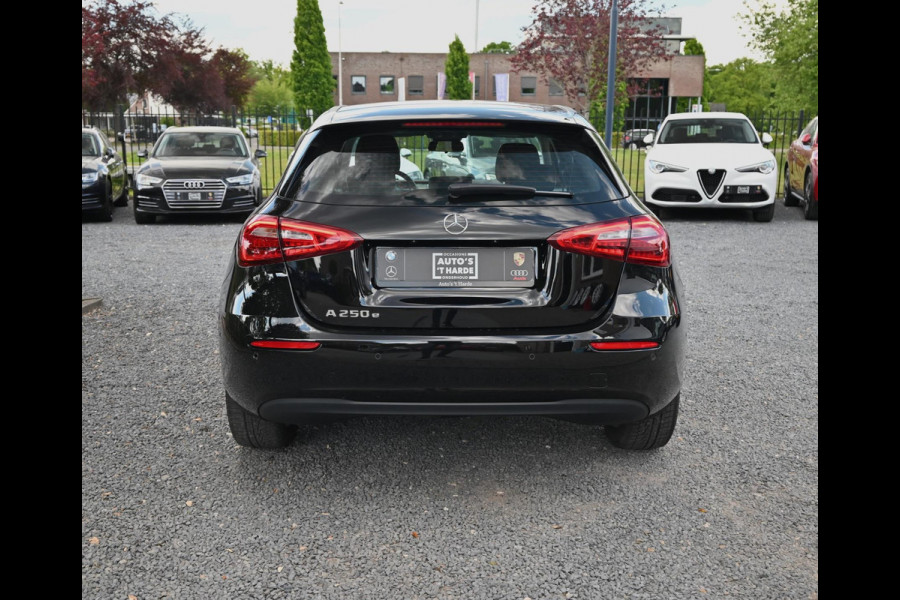 Mercedes-Benz A-Klasse 250 e Business Line 218 PK 1e Eig Dealer o.h. App Connect PDC 17''