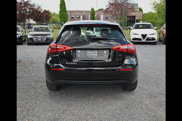 Mercedes-Benz A-Klasse 250 e Business Line 218 PK 1e Eig Dealer o.h. App Connect PDC 17''