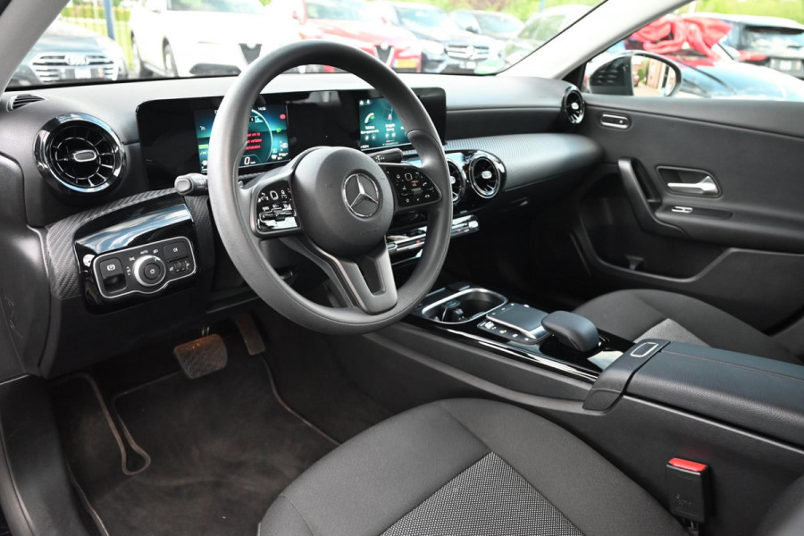 Mercedes-Benz A-Klasse 250 e Business Line 218 PK 1e Eig Dealer o.h. App Connect PDC 17''