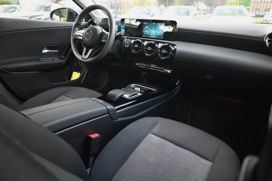 Mercedes-Benz A-Klasse 250 e Business Line 218 PK 1e Eig Dealer o.h. App Connect PDC 17''