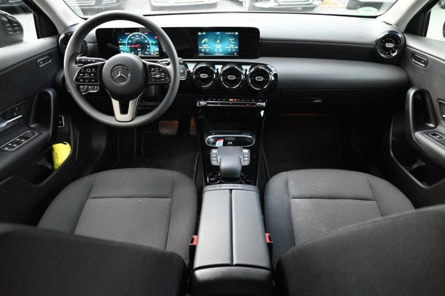 Mercedes-Benz A-Klasse 250 e Business Line 218 PK 1e Eig Dealer o.h. App Connect PDC 17''