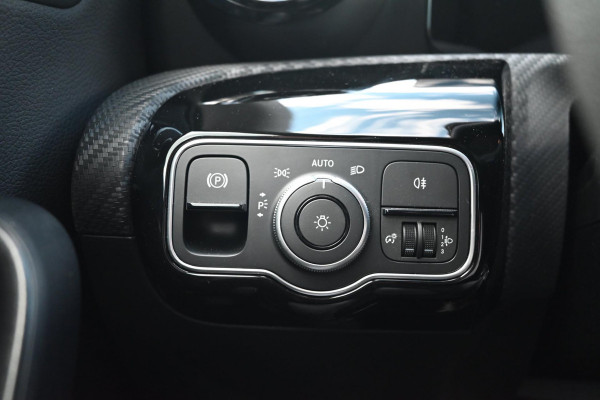 Mercedes-Benz A-Klasse 250 e Business Line 218 PK 1e Eig Dealer o.h. App Connect PDC 17''