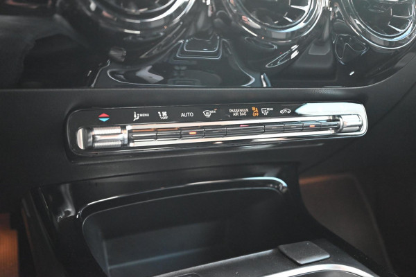 Mercedes-Benz A-Klasse 250 e Business Line 218 PK 1e Eig Dealer o.h. App Connect PDC 17''