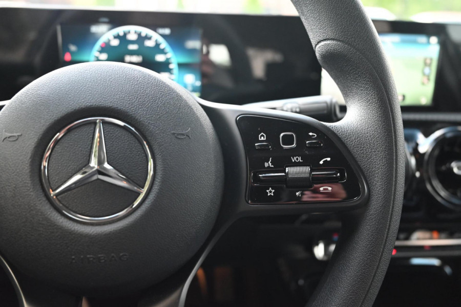 Mercedes-Benz A-Klasse 250 e Business Line 218 PK 1e Eig Dealer o.h. App Connect PDC 17''