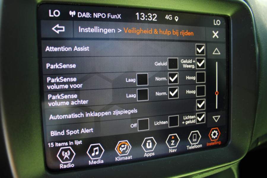 Jeep Renegade 4xe 190 Plug-in Hybrid S | Panoramadak | Leder | Led | Camera | Parkeer assistent