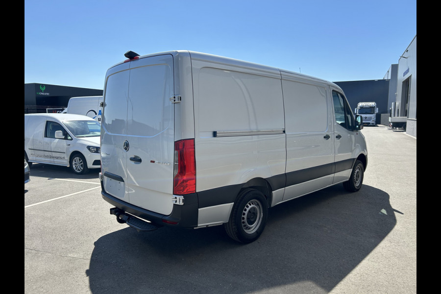 Mercedes-Benz Sprinter 315 CDI L2 H1 RWD / Trekhaak / MBUX / Camera / Carplay navigatie / Airco / 270 Graden achterdeuren