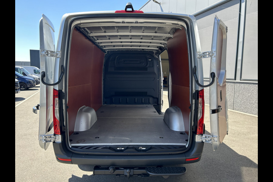 Mercedes-Benz Sprinter 315 CDI L2 H1 RWD / Trekhaak / MBUX / Camera / Carplay navigatie / Airco / 270 Graden achterdeuren