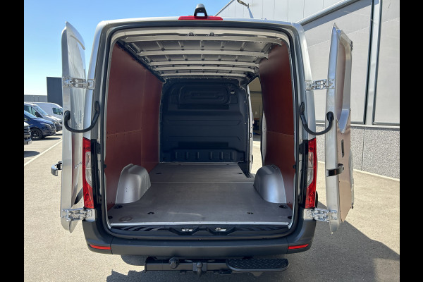 Mercedes-Benz Sprinter 315 CDI L2 H1 RWD / Trekhaak / MBUX / Camera / Carplay navigatie / Airco / 270 Graden achterdeuren