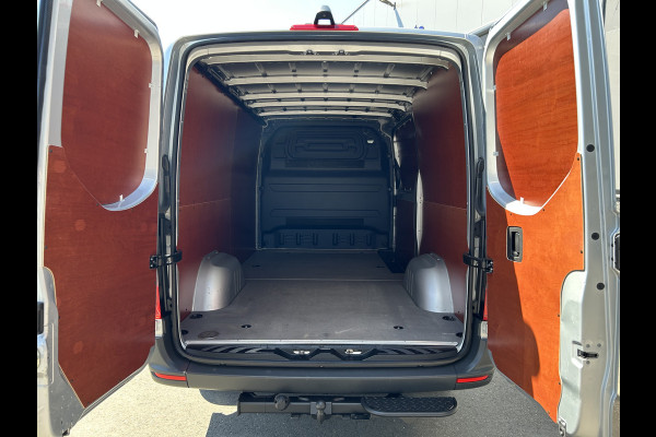 Mercedes-Benz Sprinter 315 CDI L2 H1 RWD / Trekhaak / MBUX / Camera / Carplay navigatie / Airco / 270 Graden achterdeuren