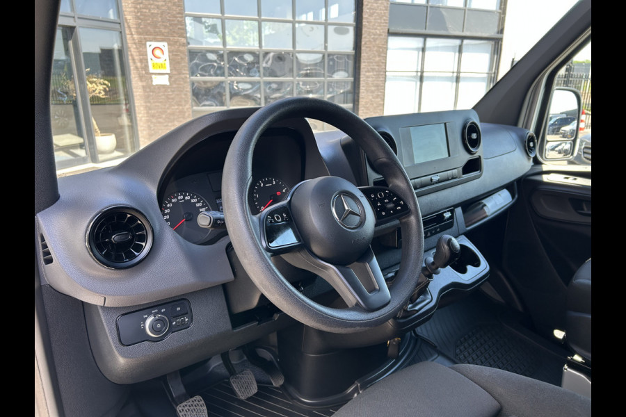 Mercedes-Benz Sprinter 315 CDI L2 H1 RWD / Trekhaak / MBUX / Camera / Carplay navigatie / Airco / 270 Graden achterdeuren