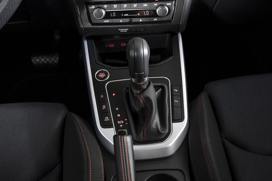 Seat Arona 1.0 TSI 110 PK FR Business Connect - Automaat | Dig.Cockpit | Adapt.Cruise | Camera + PDC | NAV + App.Connect | Auto.Airco | LM 17" | 2914