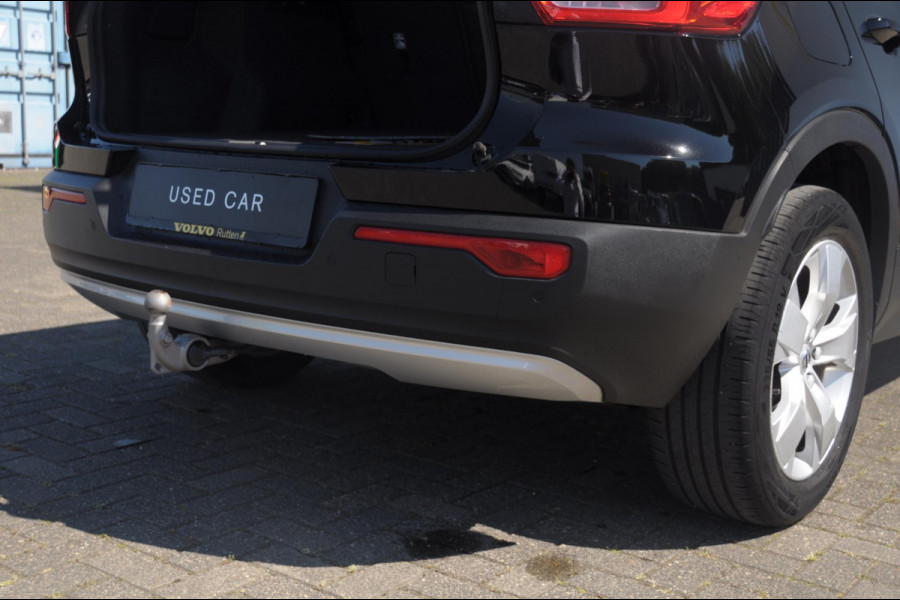Volvo XC40 T4 190PK Automaat Momentum Pro Navigatie / Parkeersensoren Voor & achter / Parkeercamera achter / Semi Elek. wegklapbare trekhaak / Climate Control /  Getinte ramen vanaf de B-Stijl / Premium Audi Harman Kardon