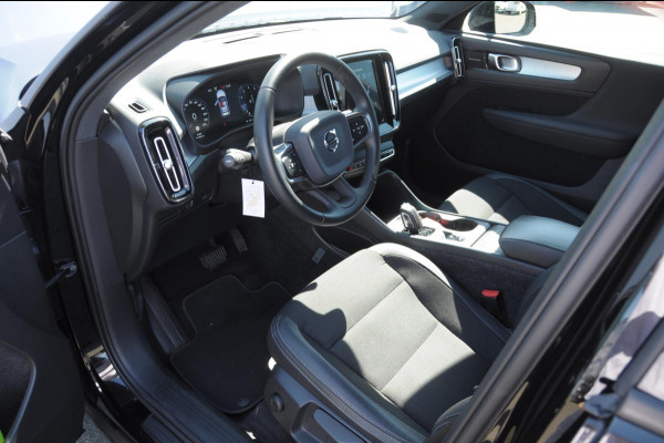 Volvo XC40 T4 190PK Automaat Momentum Pro Navigatie / Parkeersensoren Voor & achter / Parkeercamera achter / Semi Elek. wegklapbare trekhaak / Climate Control /  Getinte ramen vanaf de B-Stijl / Premium Audi Harman Kardon