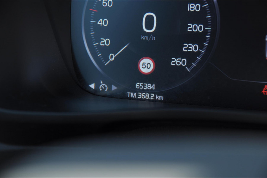 Volvo XC40 T4 190PK Automaat Momentum Pro Navigatie / Parkeersensoren Voor & achter / Parkeercamera achter / Semi Elek. wegklapbare trekhaak / Climate Control /  Getinte ramen vanaf de B-Stijl / Premium Audi Harman Kardon