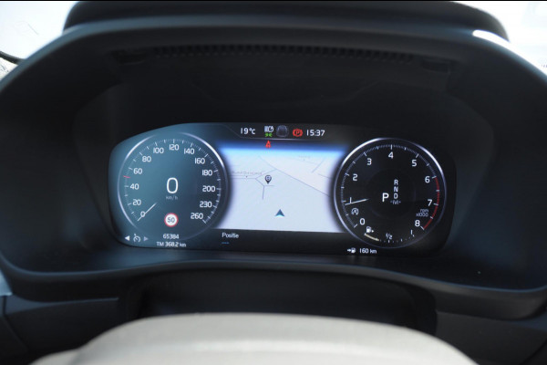 Volvo XC40 T4 190PK Automaat Momentum Pro Navigatie / Parkeersensoren Voor & achter / Parkeercamera achter / Semi Elek. wegklapbare trekhaak / Climate Control /  Getinte ramen vanaf de B-Stijl / Premium Audi Harman Kardon