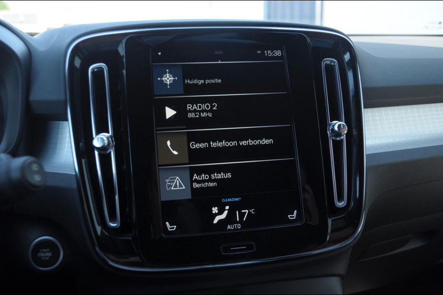 Volvo XC40 T4 190PK Automaat Momentum Pro Navigatie / Parkeersensoren Voor & achter / Parkeercamera achter / Semi Elek. wegklapbare trekhaak / Climate Control /  Getinte ramen vanaf de B-Stijl / Premium Audi Harman Kardon