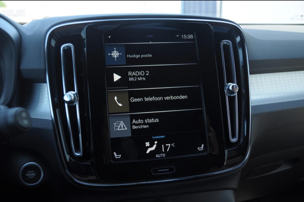 Volvo XC40 T4 190PK Automaat Momentum Pro Navigatie / Parkeersensoren Voor & achter / Parkeercamera achter / Semi Elek. wegklapbare trekhaak / Climate Control /  Getinte ramen vanaf de B-Stijl / Premium Audi Harman Kardon