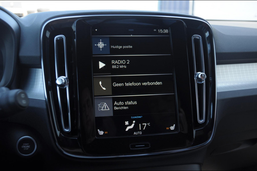 Volvo XC40 T4 190PK Automaat Momentum Pro Navigatie / Parkeersensoren Voor & achter / Parkeercamera achter / Semi Elek. wegklapbare trekhaak / Climate Control /  Getinte ramen vanaf de B-Stijl / Premium Audi Harman Kardon