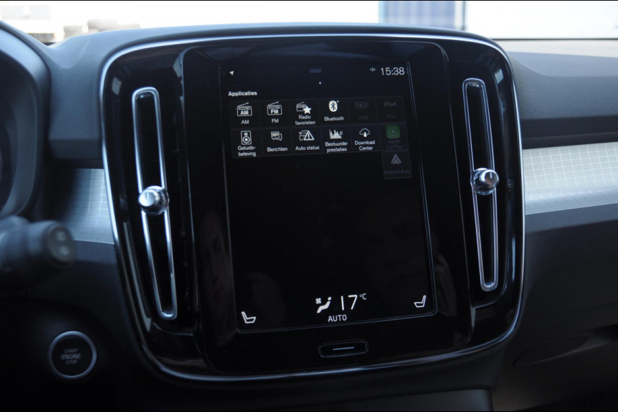 Volvo XC40 T4 190PK Automaat Momentum Pro Navigatie / Parkeersensoren Voor & achter / Parkeercamera achter / Semi Elek. wegklapbare trekhaak / Climate Control /  Getinte ramen vanaf de B-Stijl / Premium Audi Harman Kardon