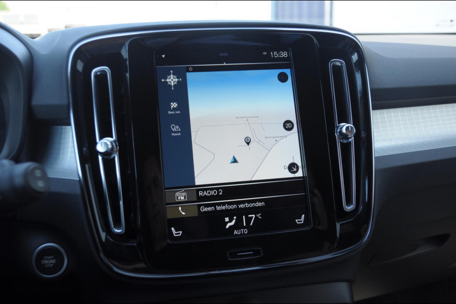 Volvo XC40 T4 190PK Automaat Momentum Pro Navigatie / Parkeersensoren Voor & achter / Parkeercamera achter / Semi Elek. wegklapbare trekhaak / Climate Control /  Getinte ramen vanaf de B-Stijl / Premium Audi Harman Kardon