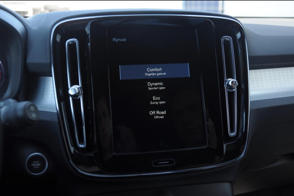 Volvo XC40 T4 190PK Automaat Momentum Pro Navigatie / Parkeersensoren Voor & achter / Parkeercamera achter / Semi Elek. wegklapbare trekhaak / Climate Control /  Getinte ramen vanaf de B-Stijl / Premium Audi Harman Kardon