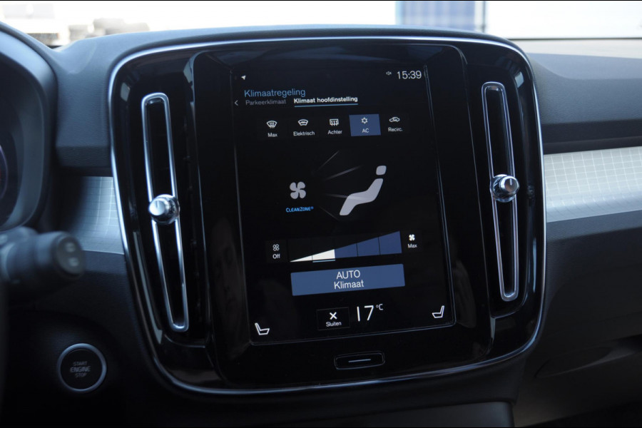 Volvo XC40 T4 190PK Automaat Momentum Pro Navigatie / Parkeersensoren Voor & achter / Parkeercamera achter / Semi Elek. wegklapbare trekhaak / Climate Control /  Getinte ramen vanaf de B-Stijl / Premium Audi Harman Kardon