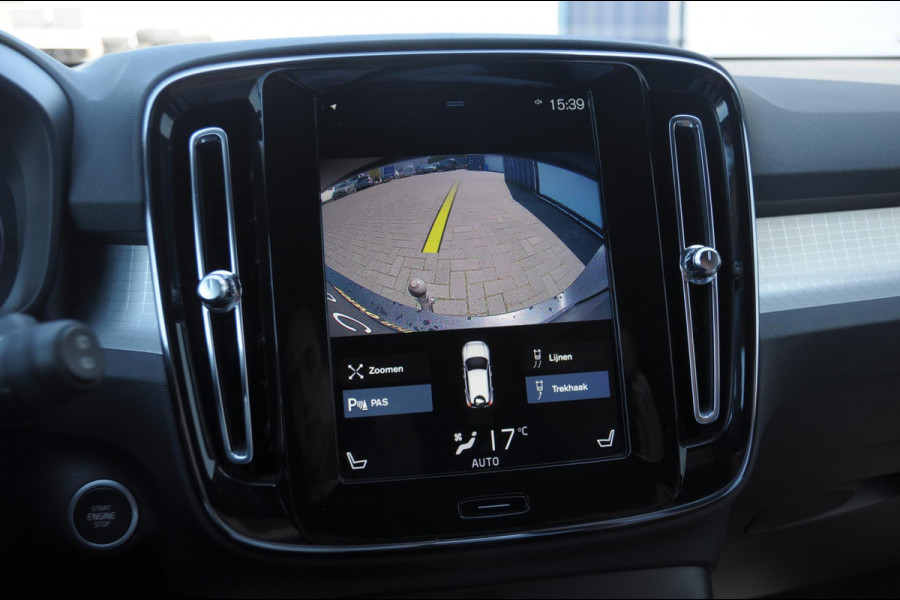 Volvo XC40 T4 190PK Automaat Momentum Pro Navigatie / Parkeersensoren Voor & achter / Parkeercamera achter / Semi Elek. wegklapbare trekhaak / Climate Control /  Getinte ramen vanaf de B-Stijl / Premium Audi Harman Kardon