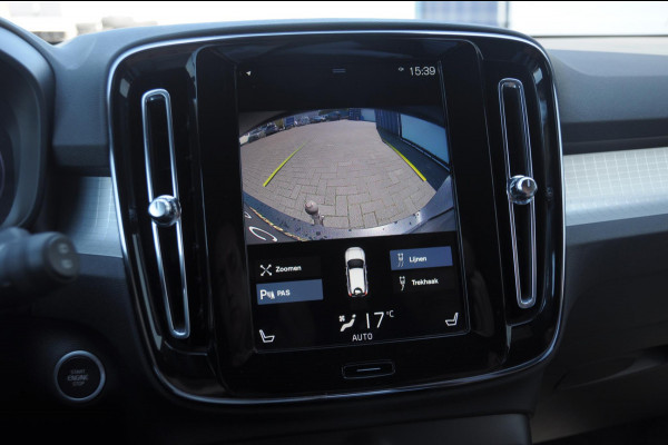 Volvo XC40 T4 190PK Automaat Momentum Pro Navigatie / Parkeersensoren Voor & achter / Parkeercamera achter / Semi Elek. wegklapbare trekhaak / Climate Control /  Getinte ramen vanaf de B-Stijl / Premium Audi Harman Kardon