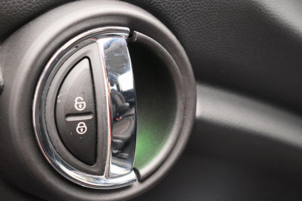 MINI Mini 1.5 Cooper Automaat Carplay Navigatie Camera Climate-control Cruise * Origineel Nederlands *