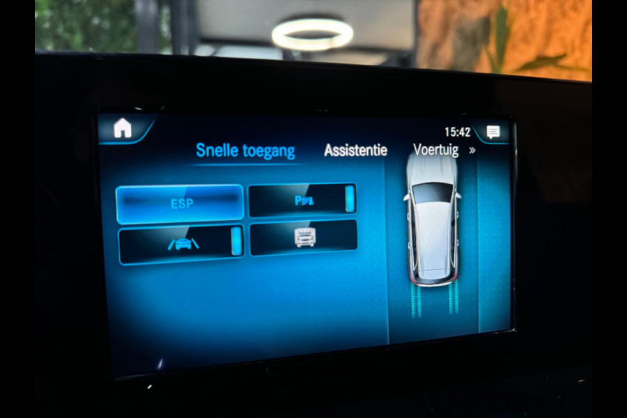 Mercedes-Benz Glb 200 Garantie Trekhaak Pano Leder CarPlay StoelVW PDC Parkeerhulp Sportstand Cruise Navi Clima LED DAB Rijklaar