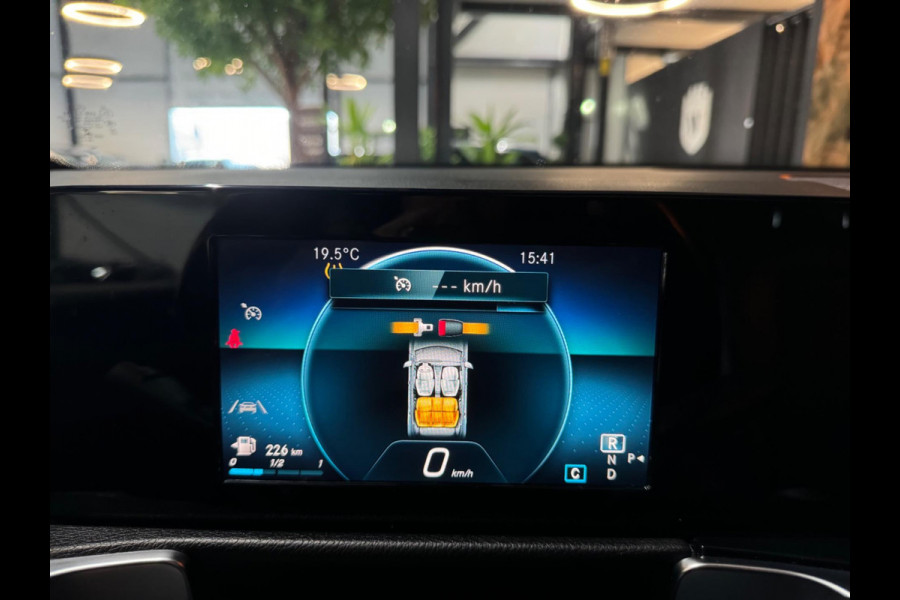 Mercedes-Benz Glb 200 Garantie Trekhaak Pano Leder CarPlay StoelVW PDC Parkeerhulp Sportstand Cruise Navi Clima LED DAB Rijklaar