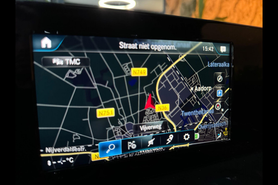 Mercedes-Benz Glb 200 Garantie Trekhaak Pano Leder CarPlay StoelVW PDC Parkeerhulp Sportstand Cruise Navi Clima LED DAB Rijklaar