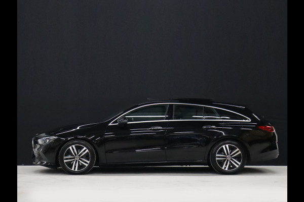 Mercedes-Benz CLA-Klasse Shooting Brake 200 Business Solution Luxury [CARPLAY, CRUISE CONTROL,SCHUIFKANTELDAK,  SFEERVERLICHTING, DIGITAL DASH, TREKHAAK, MEMORY SEATS, STOELVERWARMING, CAMERA + PDC, MERCEDES-BENZ KOPLAMPEN, VOL LEDER, NAVIGATIE, NIEUWSTAAT]