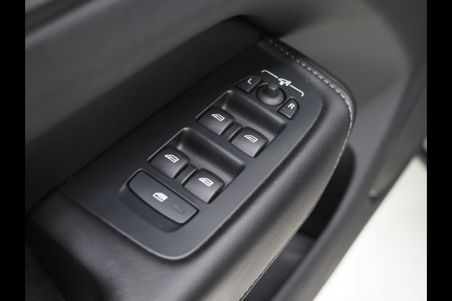 Volvo XC60 2.0 T8 Plug-in hybrid AWD Inscription | Panoramadak | Pilot Assist | Harman/Kardon | 360 | Head Up | Trekhaak